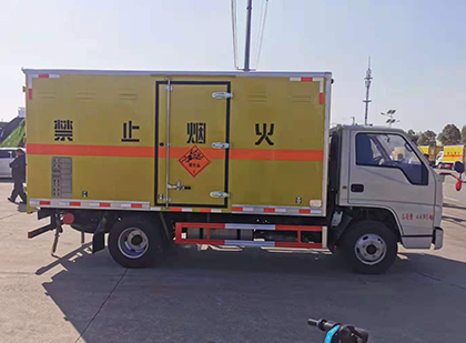 崇仁爆破器材运输车